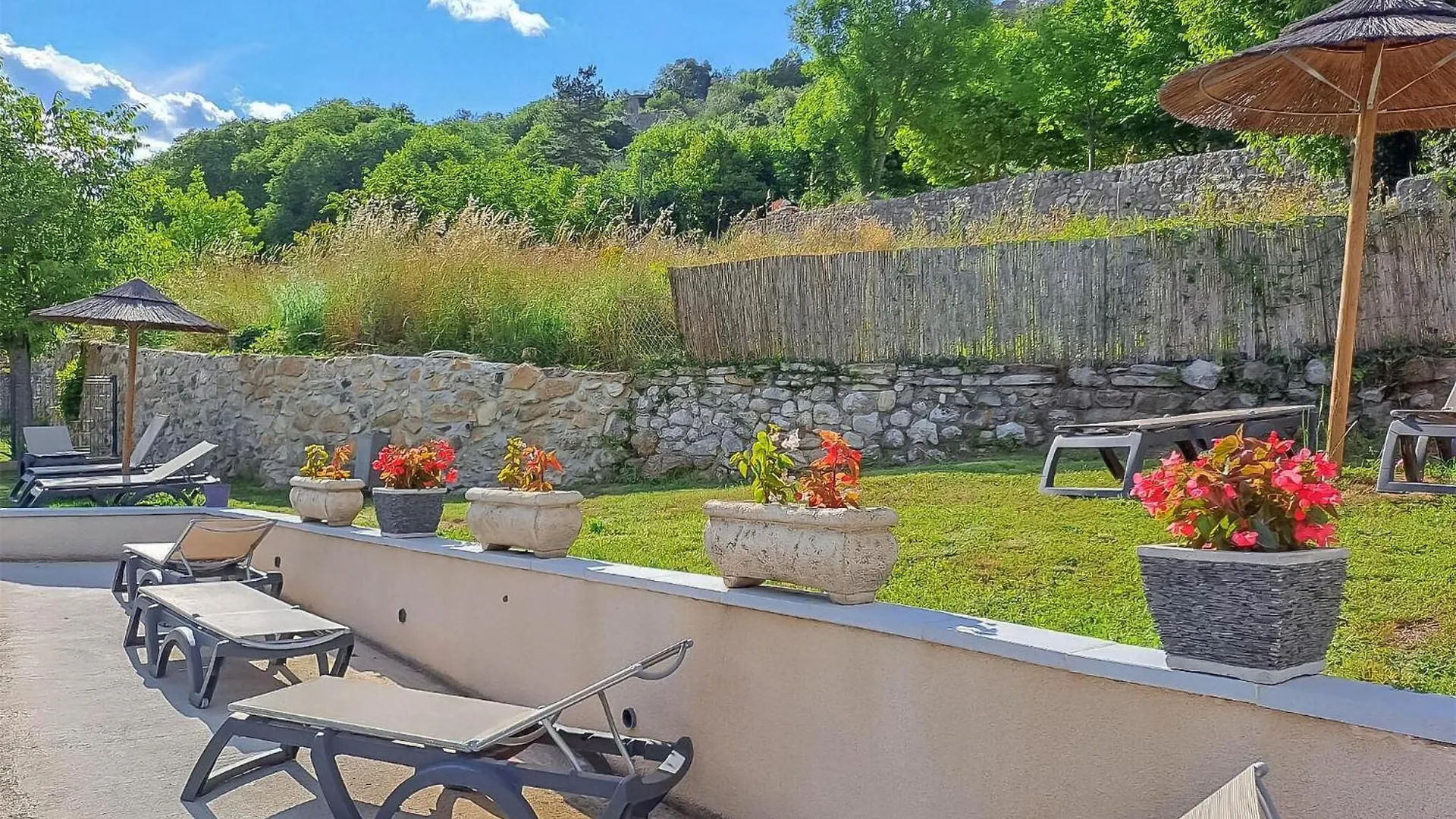 2 Bedroom Gorgeous Apartment In Vallon Pont Darc Frankrijk